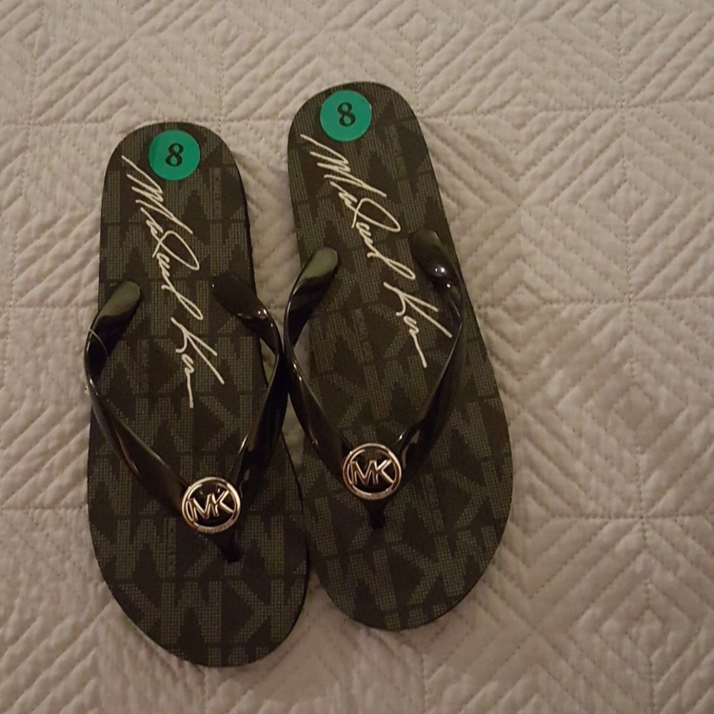 MK flipflops NWOT